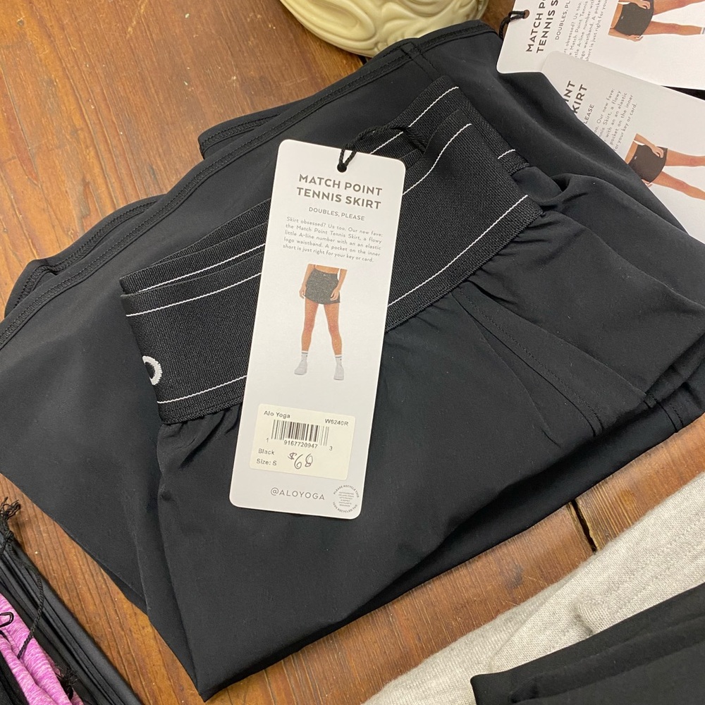 Alo Yoga Match Point Tennis Skirt in Black - Picture 2 of 2